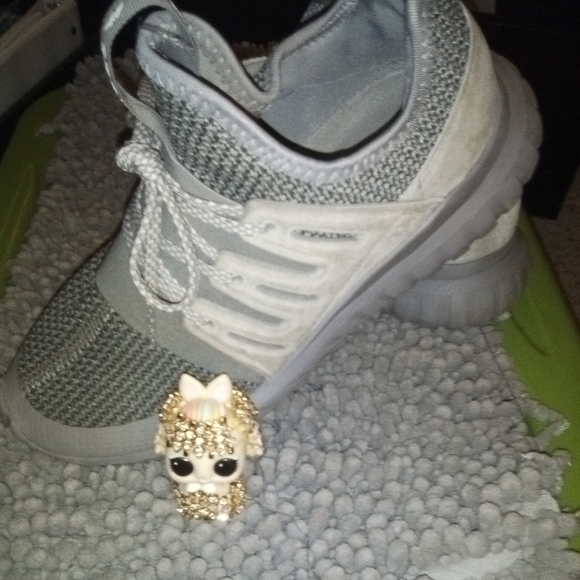 Women's shoes - Picture 2 of 3